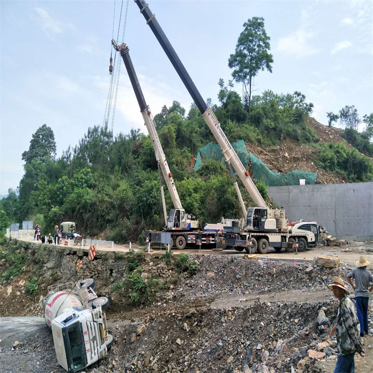 宝丰汽车掉沟里叫吊车救援要多少钱